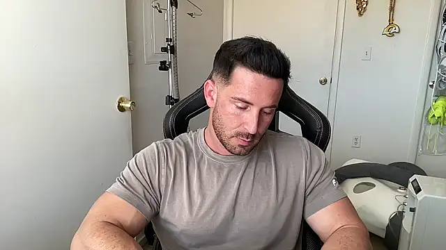 brettmycles28 online show from July 31, 2026, 8:06 pm