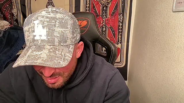 brettmycles28 online show from February 17, 2026, 6:22 am