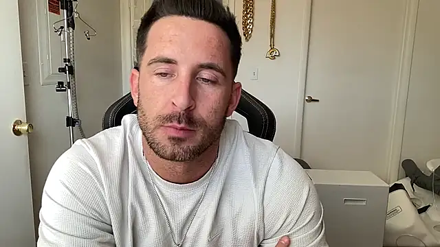 brettmycles28 online show from July 24, 2026, 4:14 pm
