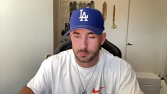 brettmycles28 online show from July 28, 2026, 9:36 pm