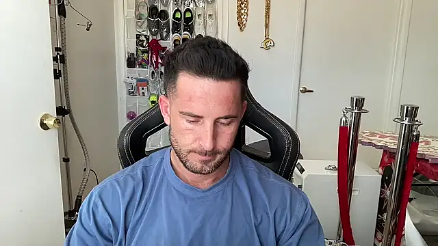 brettmycles28 online show from June 15, 2026, 7:02 pm