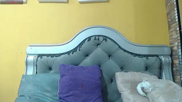 MisRoos online show from November 8, 2025, 2:53 pm