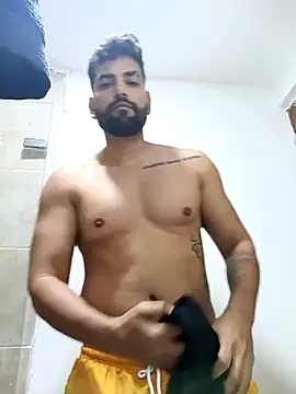 zequi1992 online show from September 30, 2025, 10:49 pm