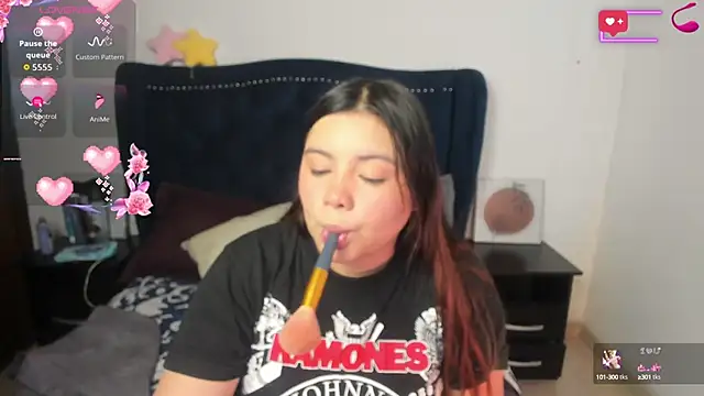 LucyPetit online show from September 23, 2025, 12:56 pm