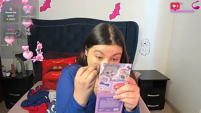 LucyPetit online show from October 1, 2025, 2:10 pm