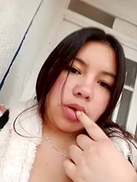 LucyPetit online show from January 6, 2026, 12:53 pm