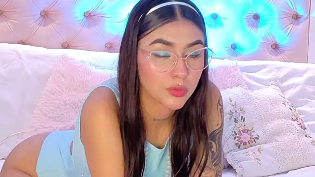 VioletBlaze online show from November 12, 2025, 1:26 pm