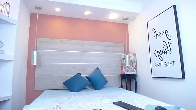 AlexandraCambell online show from November 19, 2025, 12:16 pm