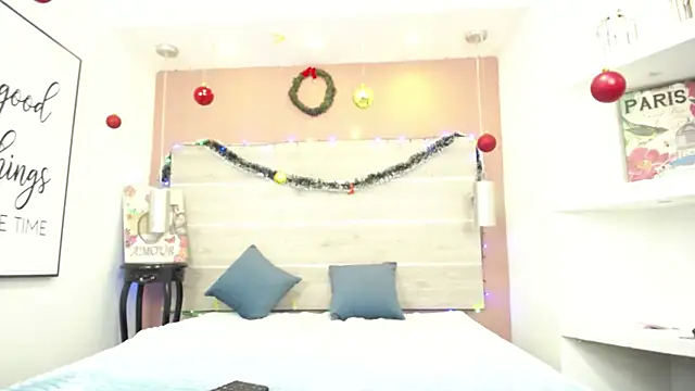 AlexandraCambell online show from December 14, 2025, 9:04 am