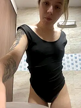 karla-thomsom10 online show from September 26, 2025, 11:11 pm