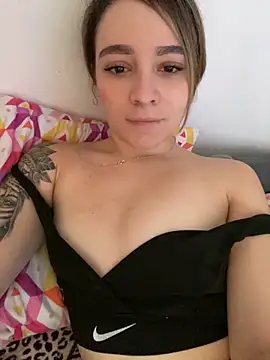 karla-thomsom10 online show from November 12, 2025, 7:29 pm