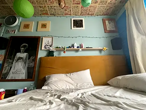 Snapshot of WriggleQuest chatting on September 12, 2025, 10:59 am WriggleQuest online show from September 12, 2025, 10:59 am