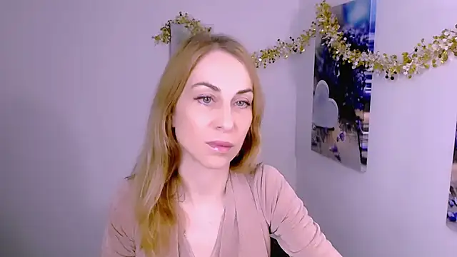 Snapshot of Create_your_own_sun chatting on December 17, 2025, 2:00 pm Create your own sun online show from December 17, 2025, 2:00 pm