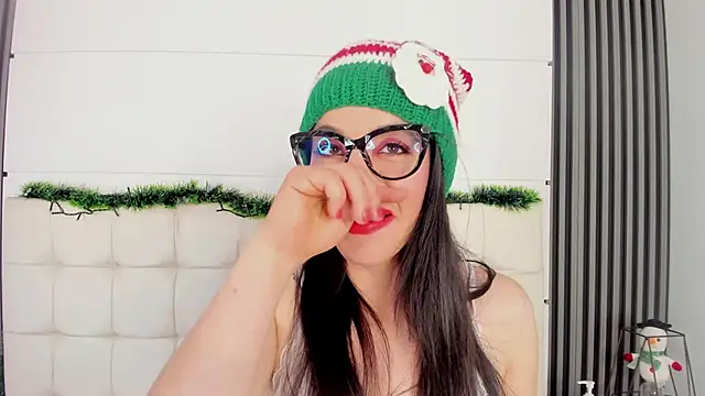 Snapshot of IsisNoir chatting on December 20, 2025, 2:42 pm IsisNoir online show from December 20, 2025, 2:42 pm