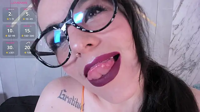 Snapshot of IsisNoir chatting on January 13, 2026, 7:51 pm IsisNoir online show from January 13, 2026, 7:51 pm