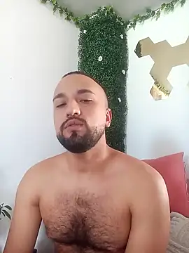 Snapshot of Miguel_SaraPink chatting on March 2, 2026, 9:33 pm Miguel SaraPink online show from March 2, 2026, 9:33 pm