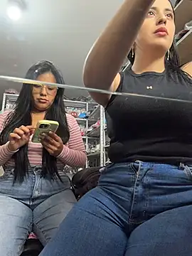 GiaDuque online show from February 12, 2026, 1:00 pm