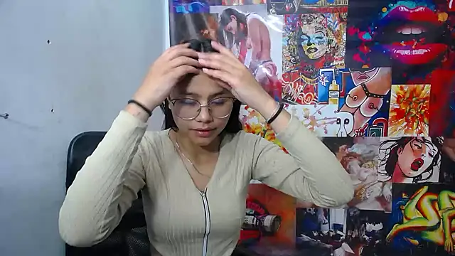 SofieLove 01 online show from October 24, 2025, 8:57 am