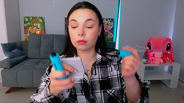 queenofthesense  online show from February 15, 2026, 6:58 am