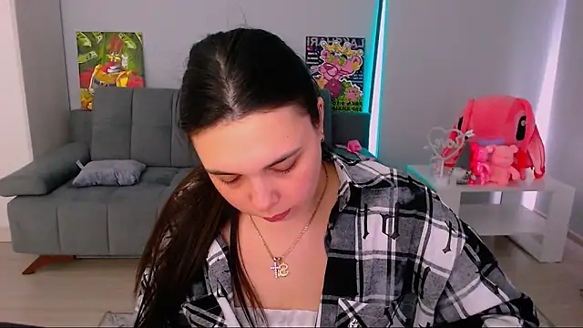 queenofthesense  online show from February 9, 2026, 10:13 am