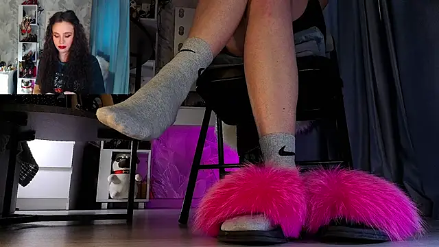 Feet Heelss online show from December 4, 2025, 11:31 am