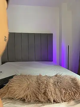 Snapshot of Sasha-Bloom chatting on December 21, 2025, 12:07 pm Sasha-Bloom online show from December 21, 2025, 12:07 pm