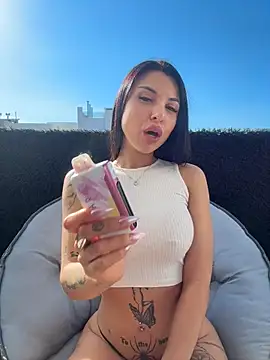 Snapshot of Sasha-Bloom chatting on April 10, 2026, 6:37 pm Sasha-Bloom online show from April 10, 2026, 6:37 pm