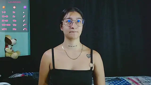 EVAH LEE  online show from October 5, 2025, 3:19 am