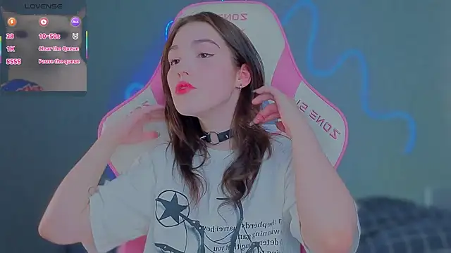Sophie SkyAngel online show from July 4, 2026, 7:26 am