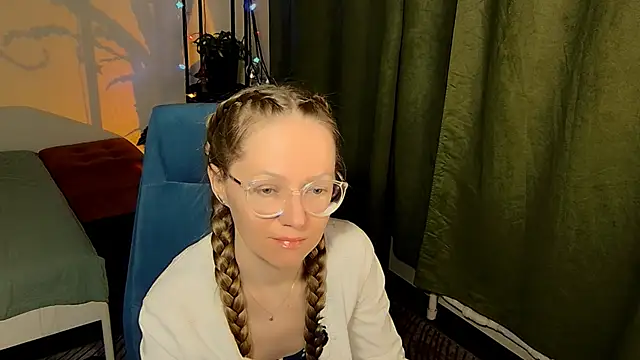 Snapshot of _Goldilocks_ chatting on October 6, 2025, 5:24 pm  Goldilocks  online show from October 6, 2025, 5:24 pm
