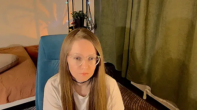 Snapshot of _Goldilocks_ chatting on October 11, 2025, 3:35 pm  Goldilocks  online show from October 11, 2025, 3:35 pm