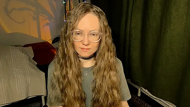 Snapshot of _Goldilocks_ chatting on October 8, 2025, 4:40 pm  Goldilocks  online show from October 8, 2025, 4:40 pm