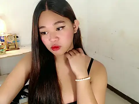 Snapshot of Malia_cummer chatting on November 9, 2025, 3:32 am Malia cummer online show from November 9, 2025, 3:32 am