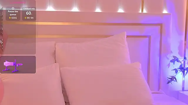 MeganStrain online show from October 21, 2025, 3:06 am