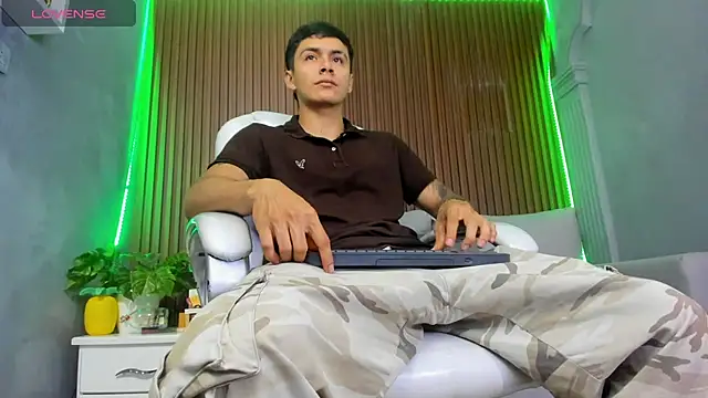 Leo santoro online show from December 4, 2025, 1:54 pm