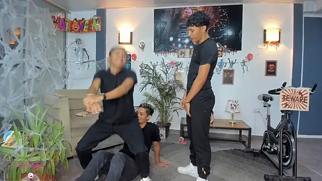 Bisexlifehot   online show from October 28, 2025, 11:03 pm