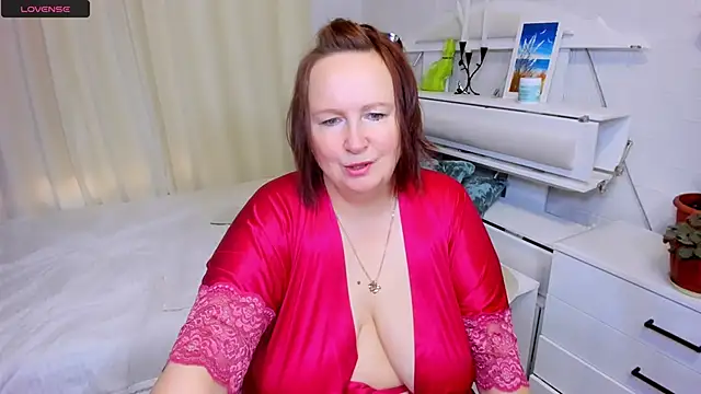 Snapshot of WifeyXRated chatting on April 21, 2026, 5:36 am WifeyXRated online show from April 21, 2026, 5:36 am