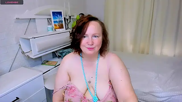 Snapshot of WifeyXRated chatting on May 15, 2026, 5:49 am WifeyXRated online show from May 15, 2026, 5:49 am