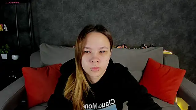 Snapshot of Lori_Blossom chatting on February 18, 2026, 1:03 am Lori Blossom online show from February 18, 2026, 1:03 am