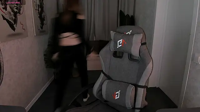 Snapshot of Lori_Blossom chatting on February 27, 2026, 1:28 am Lori Blossom online show from February 27, 2026, 1:28 am