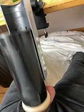 Snapshot of BenReich chatting on November 25, 2025, 2:01 am BenReich online show from November 25, 2025, 2:01 am