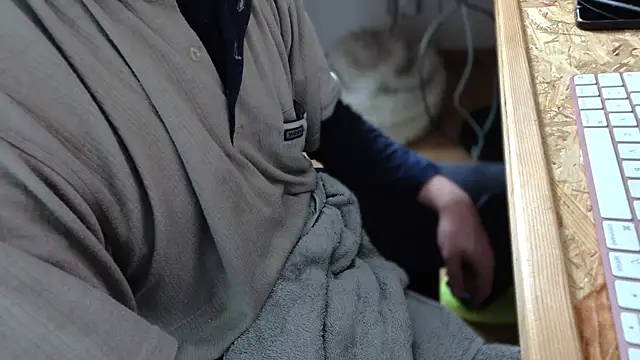 Snapshot of BenReich chatting on December 22, 2025, 11:21 am BenReich online show from December 22, 2025, 11:21 am