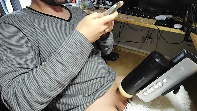 Snapshot of BenReich chatting on October 27, 2025, 8:43 pm BenReich online show from October 27, 2025, 8:43 pm