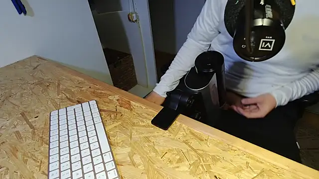 Snapshot of BenReich chatting on November 14, 2025, 6:55 pm BenReich online show from November 14, 2025, 6:55 pm