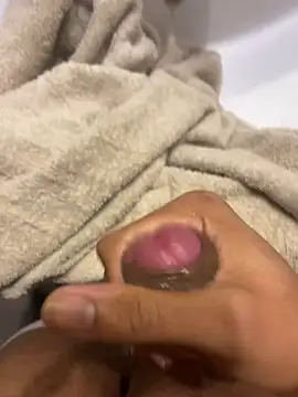 youyou933 online show from October 7, 2025, 3:13 pm