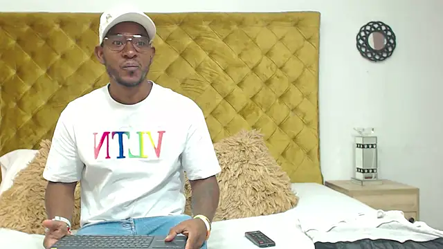 Snapshot of AndyCalifornia1 chatting on September 15, 2025, 1:00 pm AndyCalifornia1 online show from September 15, 2025, 1:00 pm