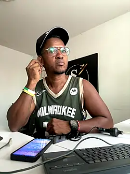 Snapshot of AndyCalifornia1 chatting on September 27, 2025, 1:28 pm AndyCalifornia1 online show from September 27, 2025, 1:28 pm