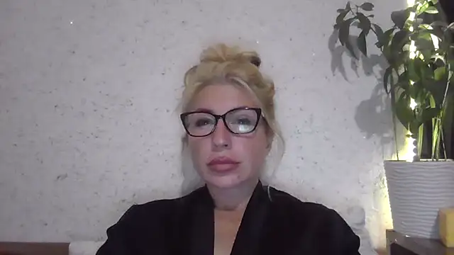 fox red lady7 online show from October 4, 2025, 7:37 pm