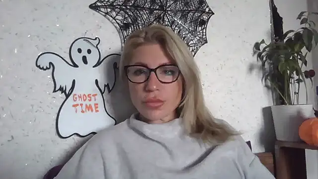 fox red lady7 online show from October 30, 2025, 6:44 am