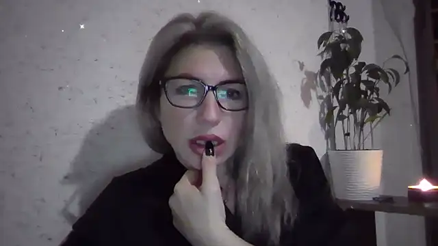 fox red lady7 online show from December 14, 2025, 2:44 pm